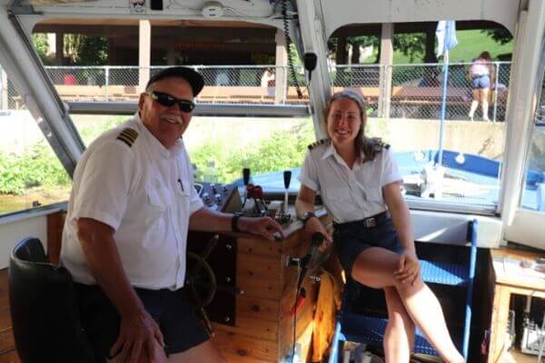 Wisconsin Dells boat captain and first mate