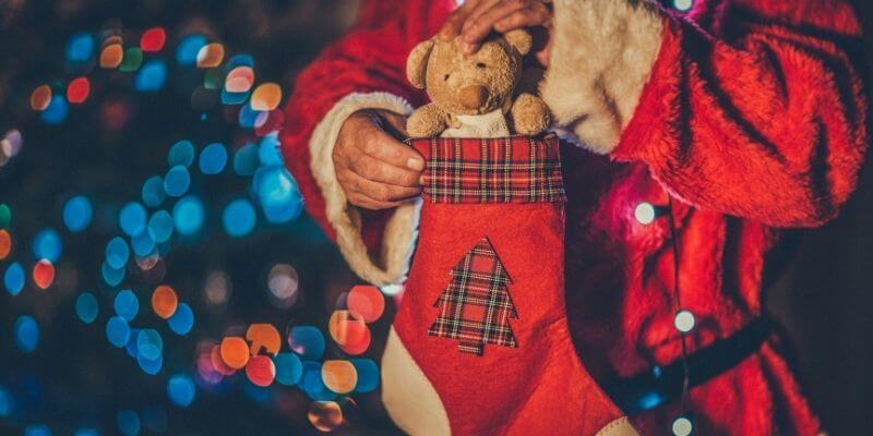 Christmas tradition of hanging the stockings