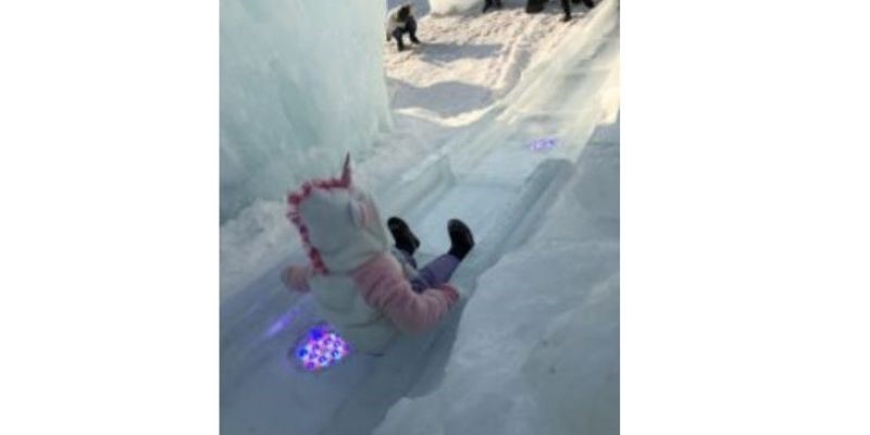 kids at the ice castle