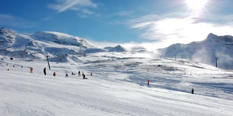 Downhill skiing