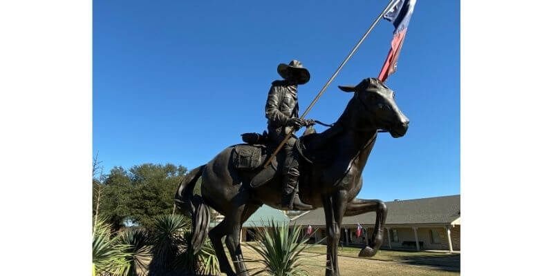 Horse at the entrance of the Texas Ranger Muesum