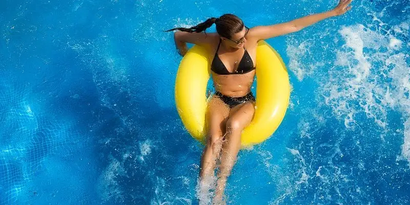 lady in an inner tube at the Wisconsin Dells waterpark