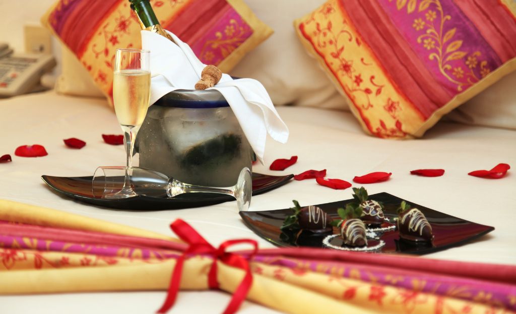 Romantic Hotel Ideas for a romantic getaway. Chocolate and Champage on the bed