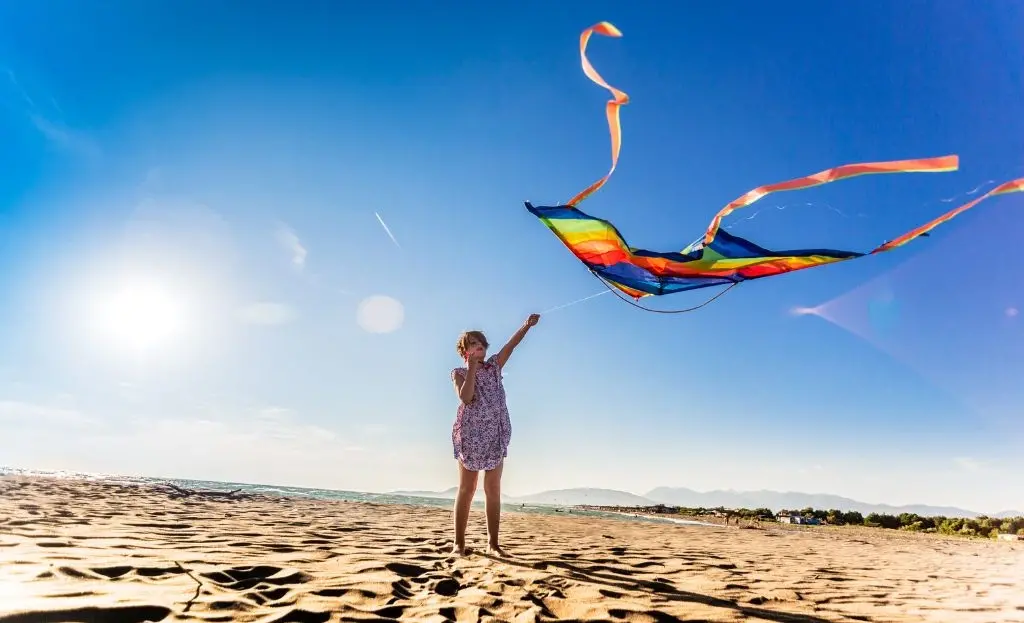 beach date idea kite flying