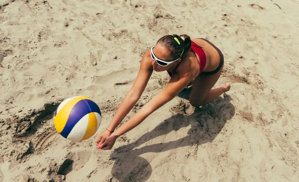 beach date ideas volleyball